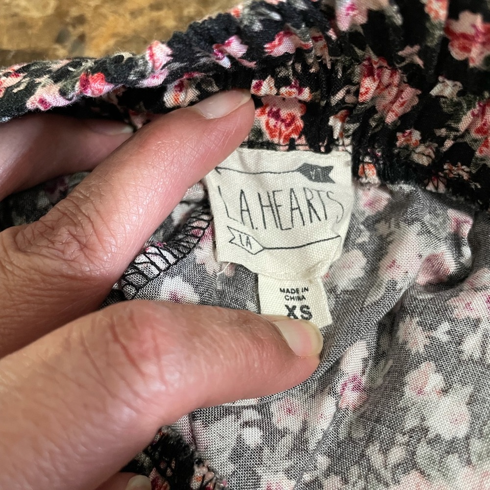 LA Hearts Floral Mini Skirt Size XS - Picture 2 of 4